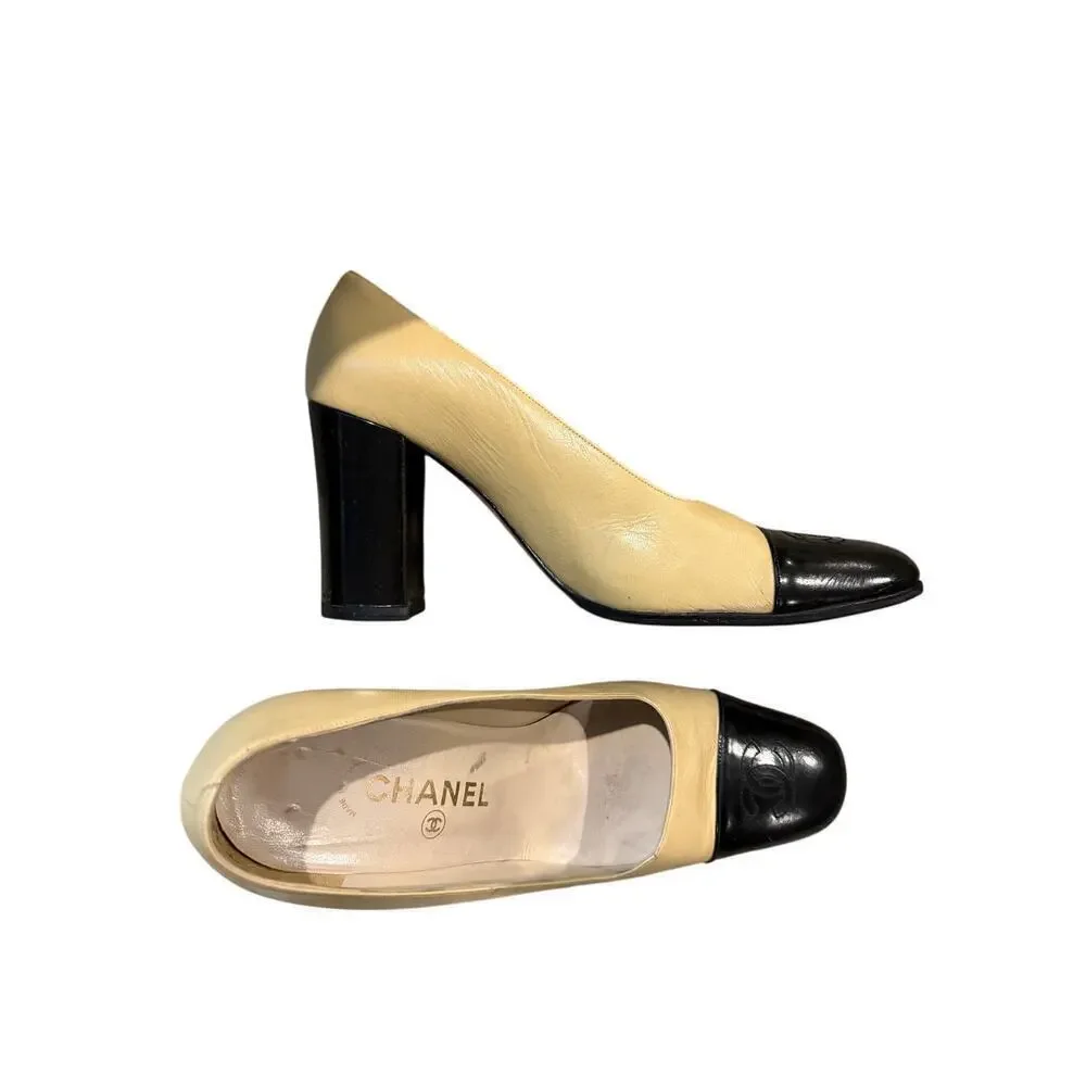 Chanel Original Finition Main Black and Tan CC Logo  Pumps Size 39